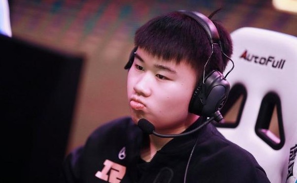 PSG血洗T1,Tarzan开启传奇时刻顶尖较量四强赛,让粉丝疯狂欢呼 PSG血洗T1,Tarzan开启传奇时刻顶尖较量四强赛,让粉丝疯狂欢呼