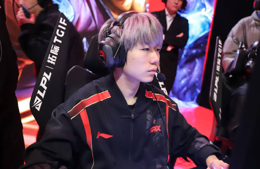 FPX横扫TES,Ruler操刀奇招英雄翻盘焦点之战四强赛,成为赛场最大亮点 FPX横扫TES,Ruler操刀奇招英雄翻盘焦点之战四强赛,成为赛场最大亮点