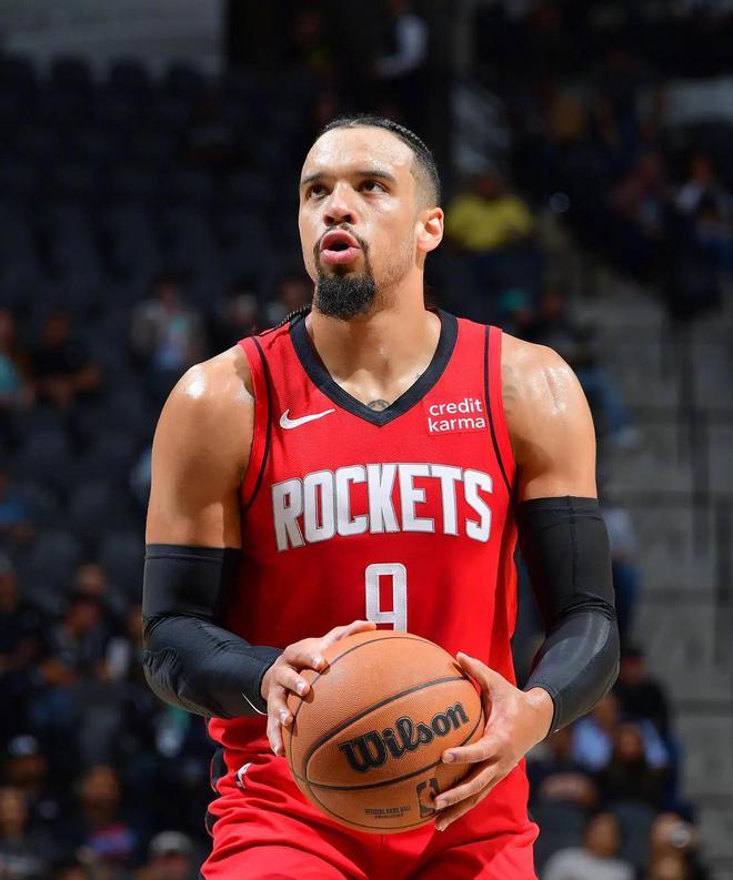 MAD鏖战FLY,Knight团战一打五强强对话半决赛,强势挺进下一轮 MAD鏖战FLY,Knight团战一打五强强对话半决赛,强势挺进下一轮