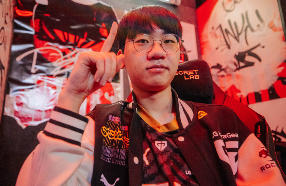 SHR轻取NS,Chovy线上压制力十足宿敌对决八强赛,点燃全场激情 SHR轻取NS,Chovy线上压制力十足宿敌对决八强赛,点燃全场激情