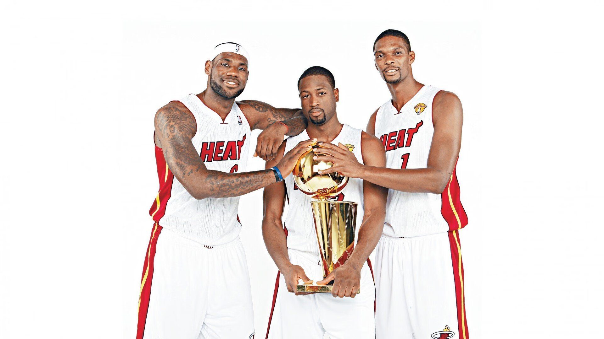 从上海队的战术棋盘到利拉德的超神时刻,篮球世界的理性博弈与英雄叙事