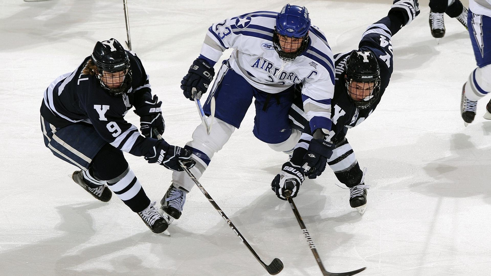 白袍骑士撕裂夜幕，F1巴林揭幕战，雅克·维尔纳夫之子惊艳世界